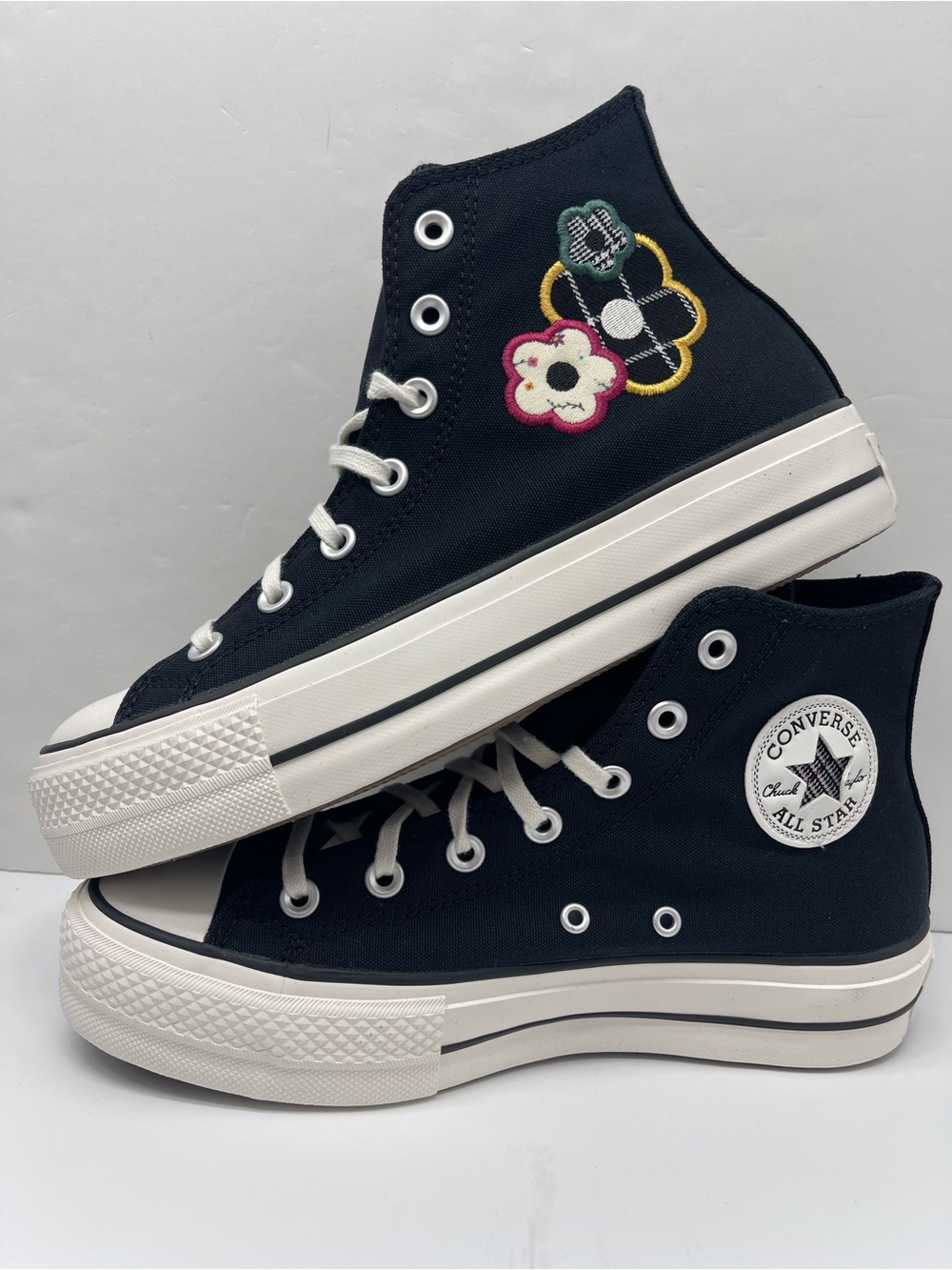 Converse A15534F
CTAS LIFT HI
BLACK/WHITE/SUNNY ANGLE Platform Sneakers - Picture 15 of 16